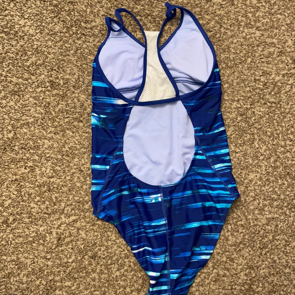 One piece bathing suit - Picture 2 of 3